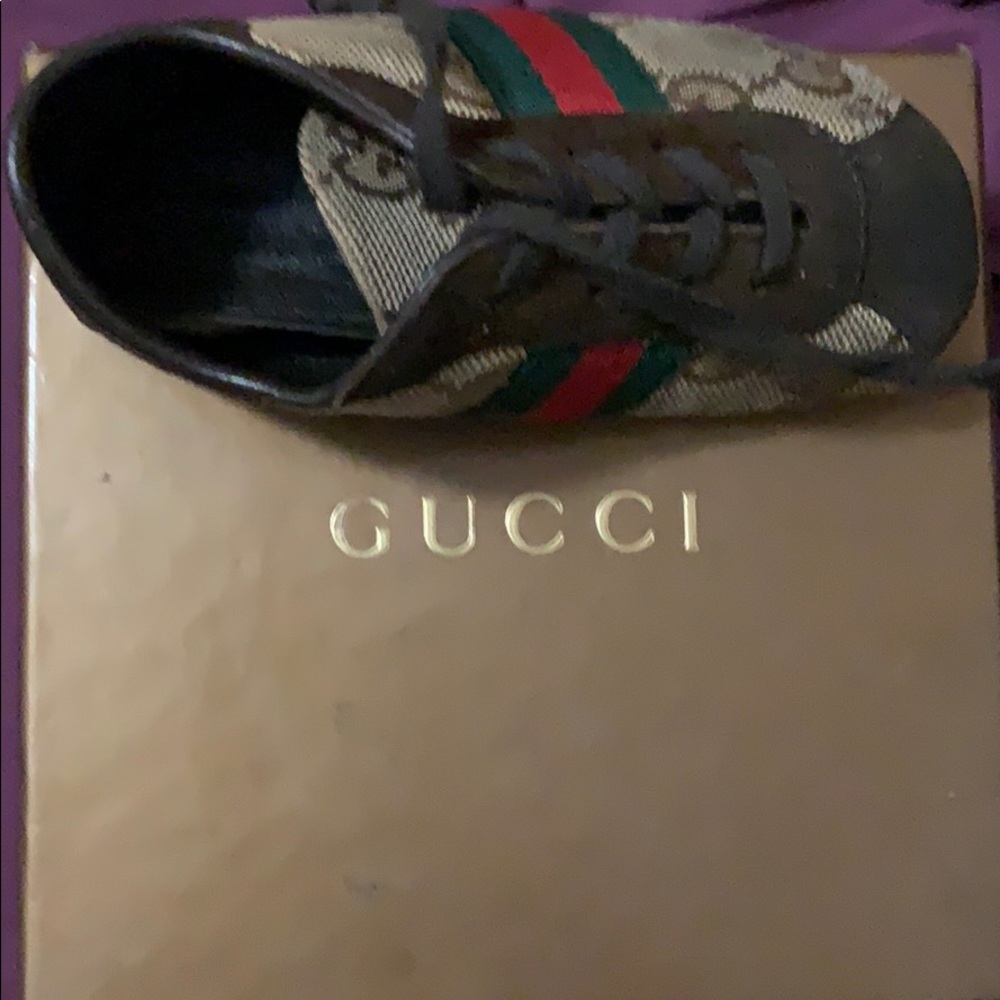 Gucci size 19 infant shoes